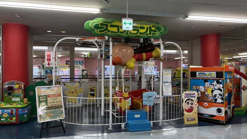 キッズパークの遊具コーナー